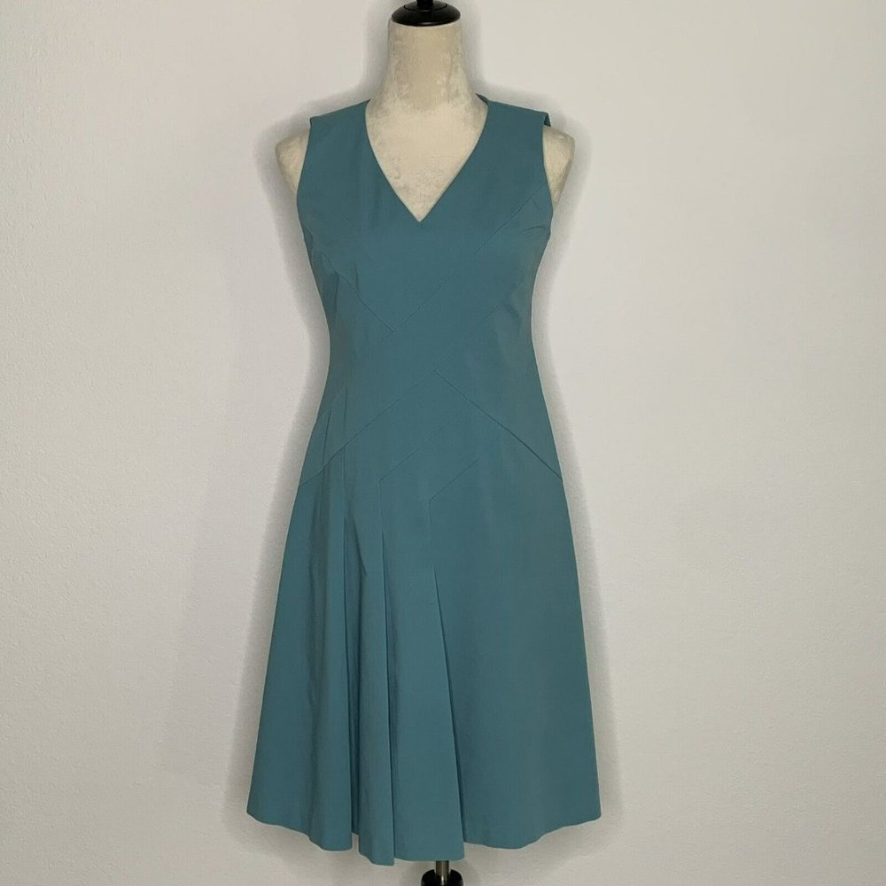 Lafayette 148 NY Women's Size 0 Blue Sleeveless Pleated Sheath Dress